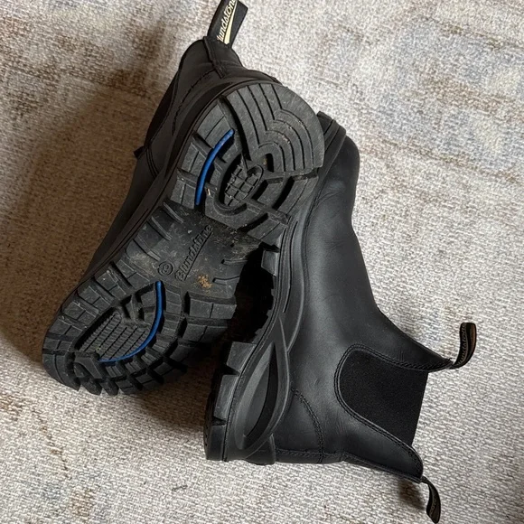 Blundstone Black Leather Lug Sole Boots - Picture 3 of 5